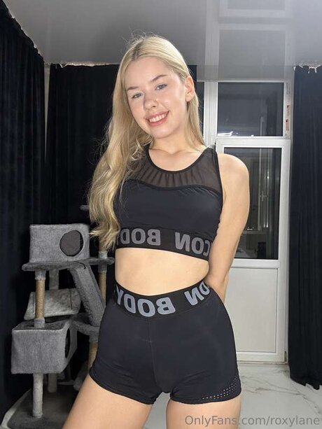 Roxylane pretty model photo