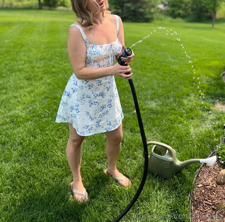 Runafox pornographic model img