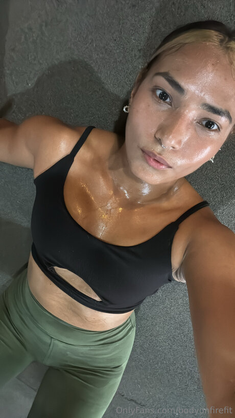 Bodyonfirefit model top images