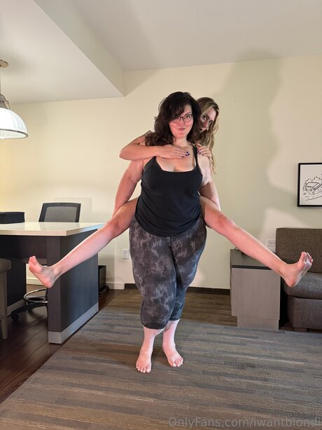 Iwantblondi adult actress galleries