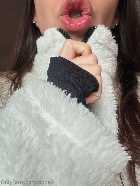 Camile2303 porn model images