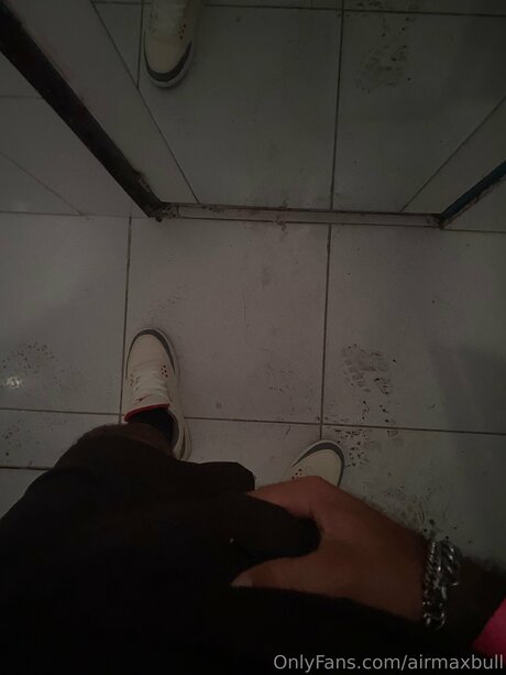 Airmaxbull star pornographic photo