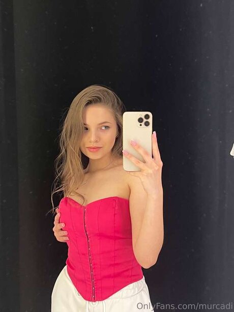 Murcadi model nude picture