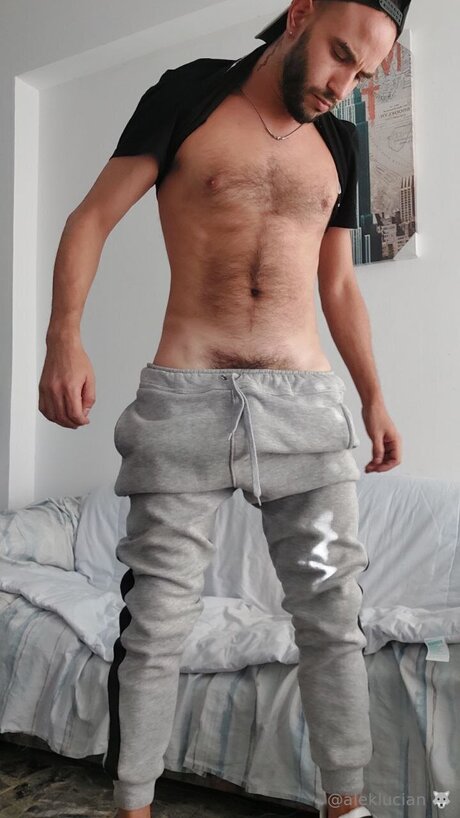 Aleklucian beautiful actress pic