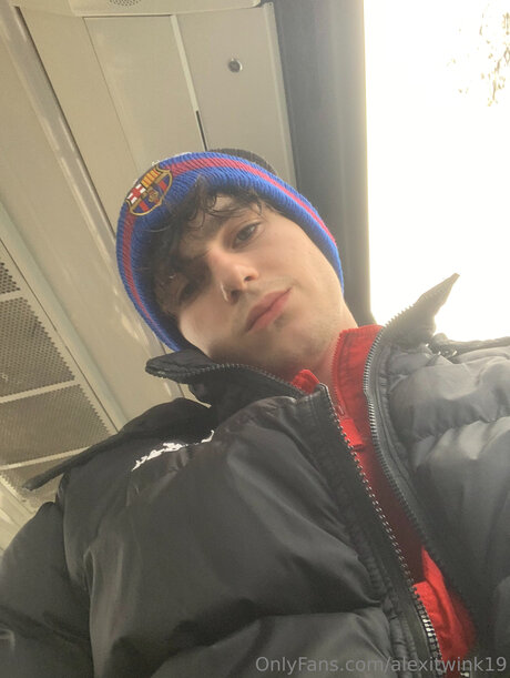 Alexitwink19 pornstar naked image