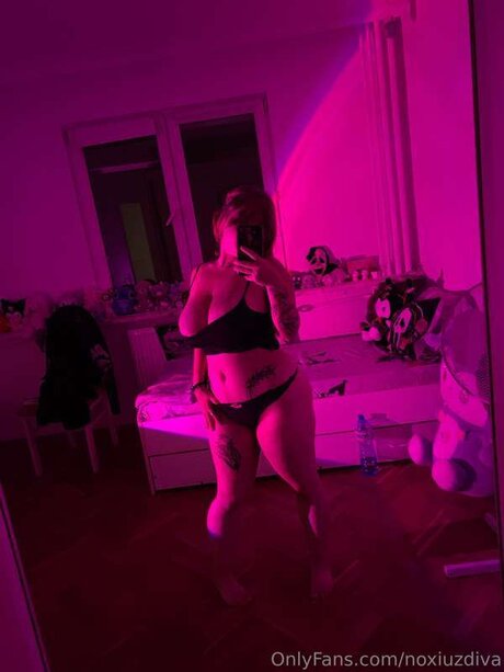 Noxiuzdiva adult model picture