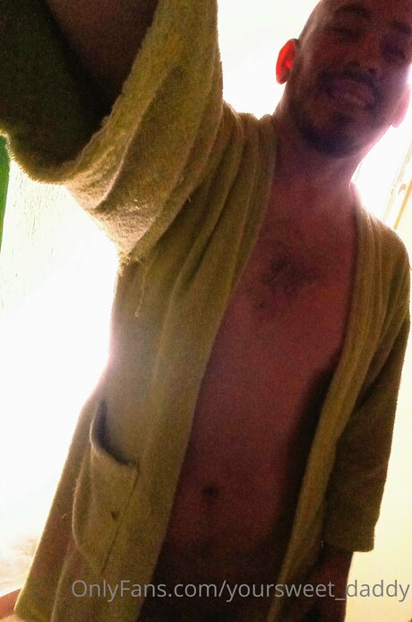 Yoursweet Daddy model naked pictures