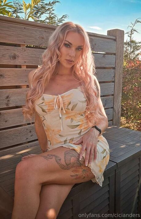 Ciciandersxx sexy model gallery