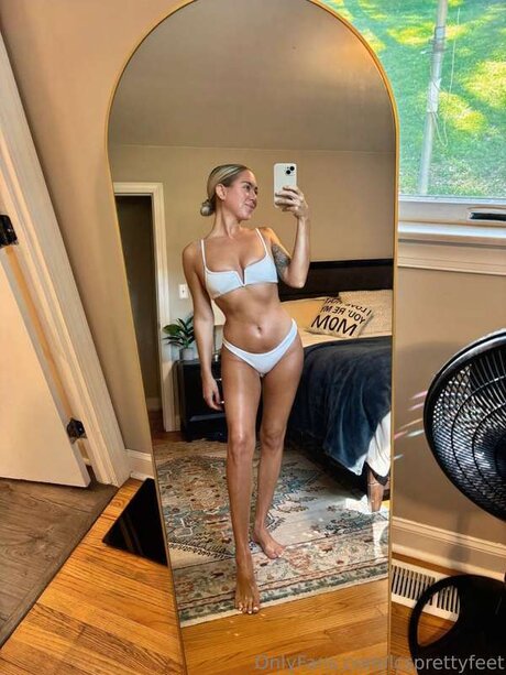 Lcsprettyfeet naked actress galleries