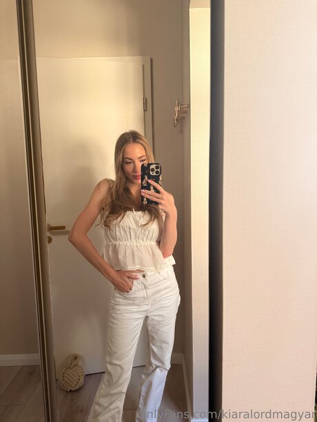 Kiaralordmagyar free actress photos