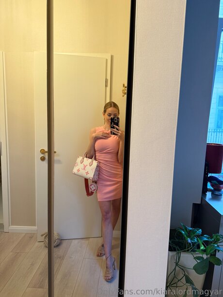 Kiaralordmagyar model pretty picture