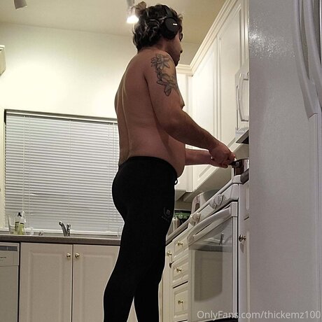 Thickemz999 porn model pictures