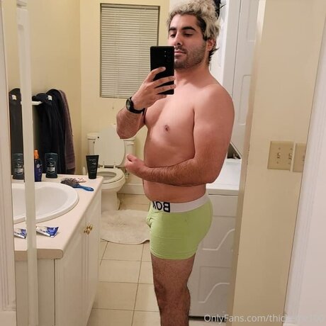 Thickemz999 pretty model photo