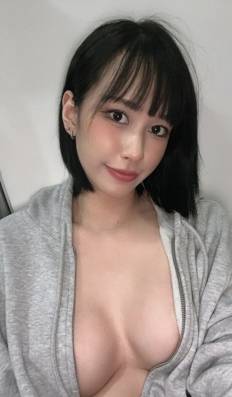 EarniesHime nude star image