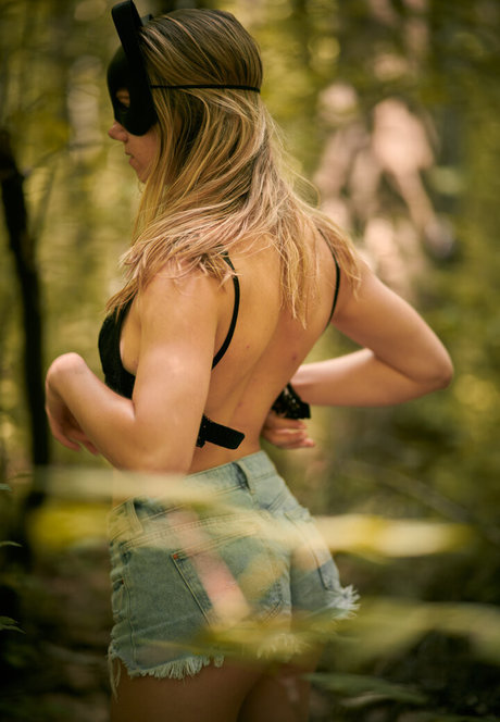 JustynaFeet model adult picture