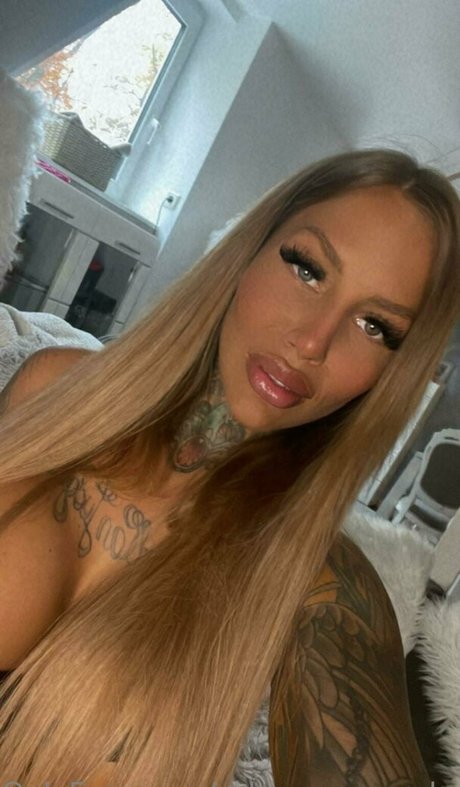 schwarzemamba89 nice model pic