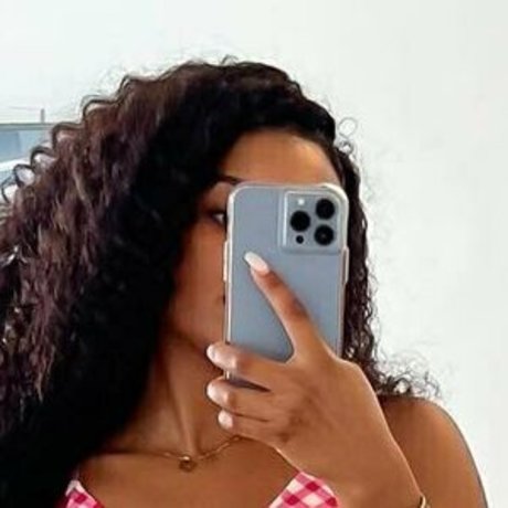 carolinneoliveirafree star hot pictures