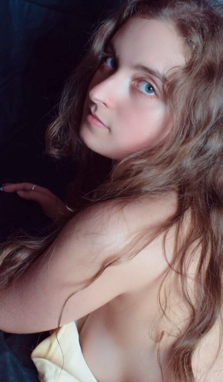 Laila Wolf star pornographic photo