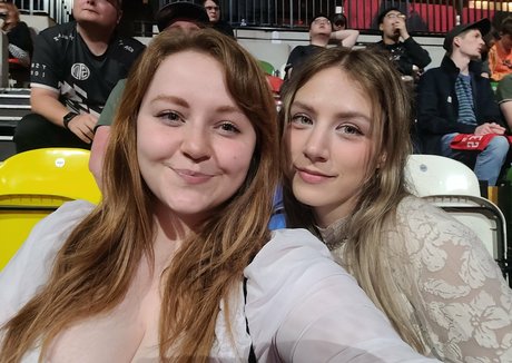 Holiwhirl xxx model images