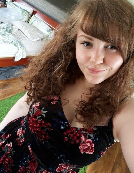 Holiwhirl pornographic model archive