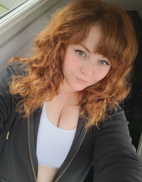 Holiwhirl naked star images