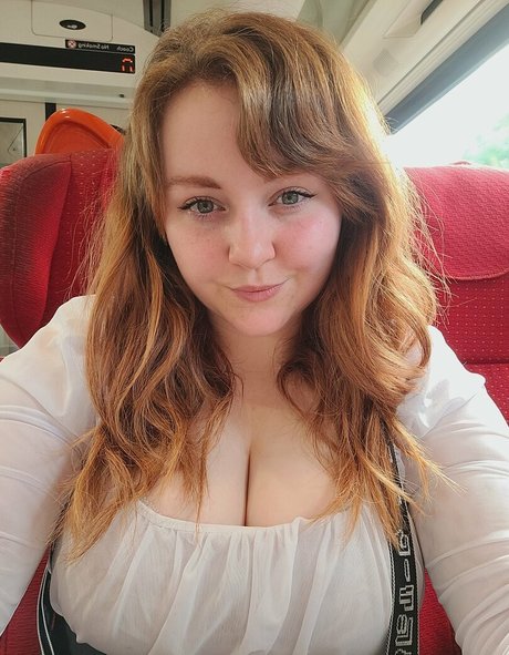 Holiwhirl nudes pornstar pics