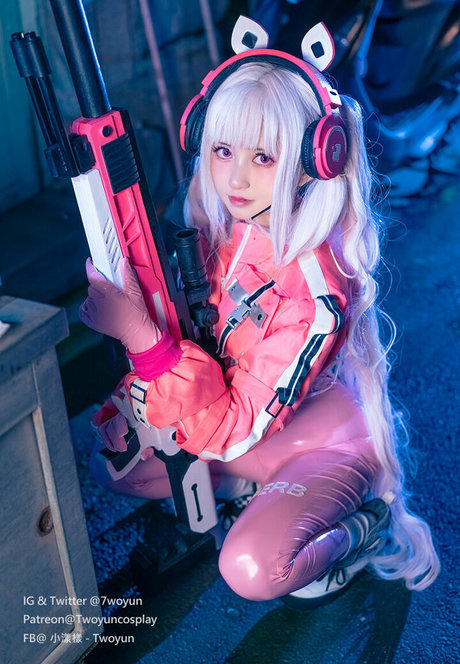 Twoyun nude model pictures