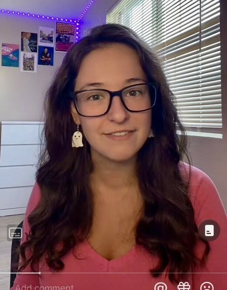 Zara Zahavah pretty model pics