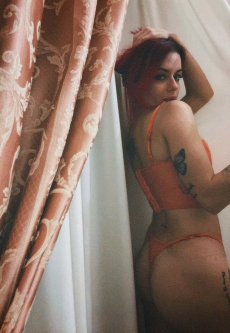 marika93xx porn model pic