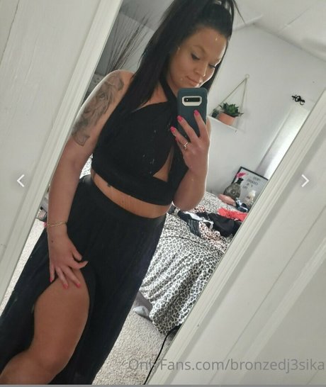 bronzedj3sika model erotic pictures