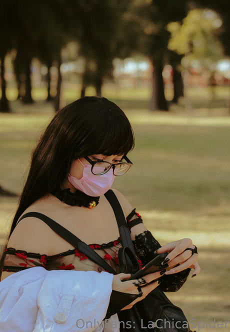 lachicaspider model nudes gallery