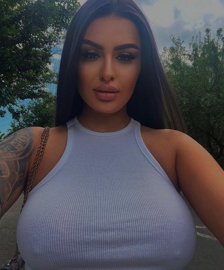 _b miruna erotic actress images