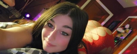 Uhxena star sexy picture