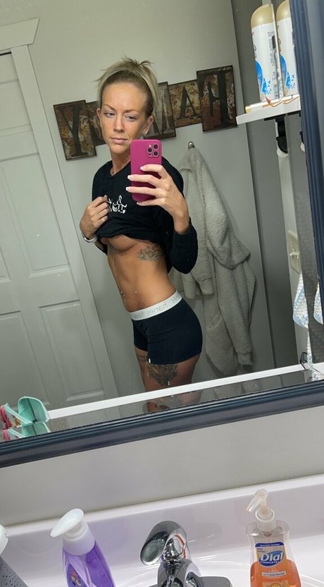 chart92 pornographic model picture