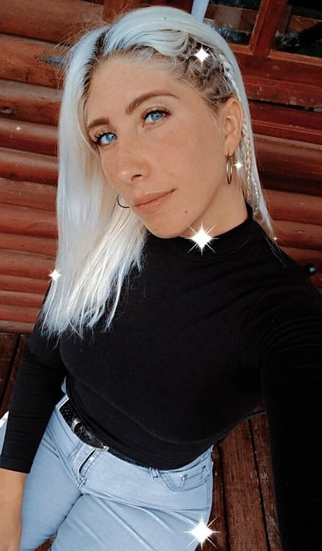 angelbetween pornographic model img