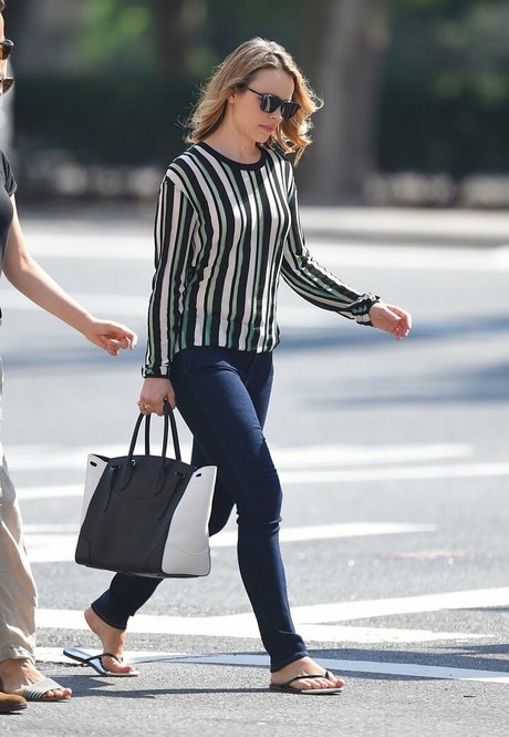 Rachel McAdams art model picture