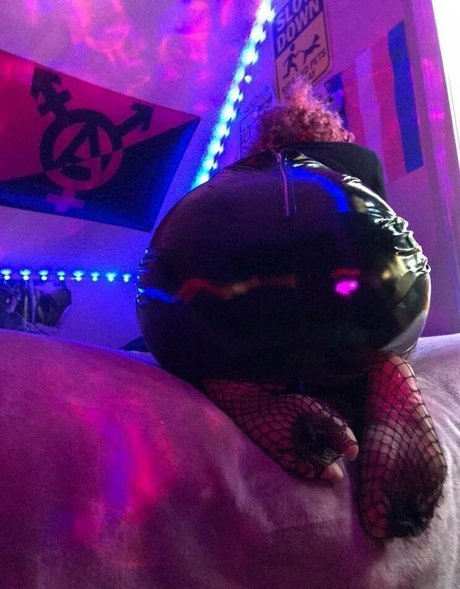 hollyleafz pornstar naked image