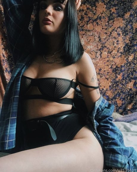 Elly Stephenson model naked photos