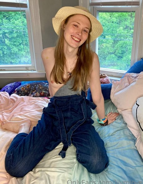 lilymlove naked actress image