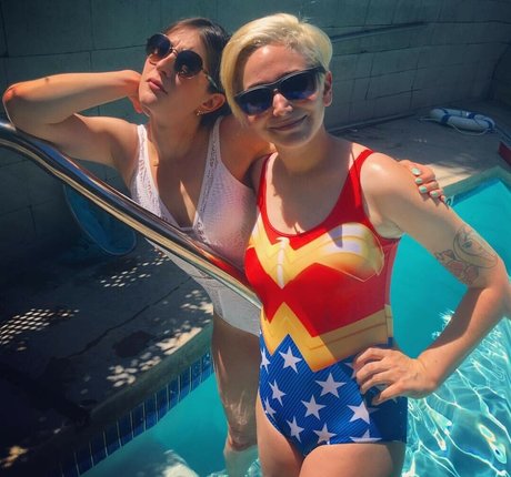 Allison Raskin nude actress images