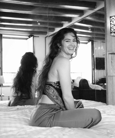 Ophelie Bau hot actress pic