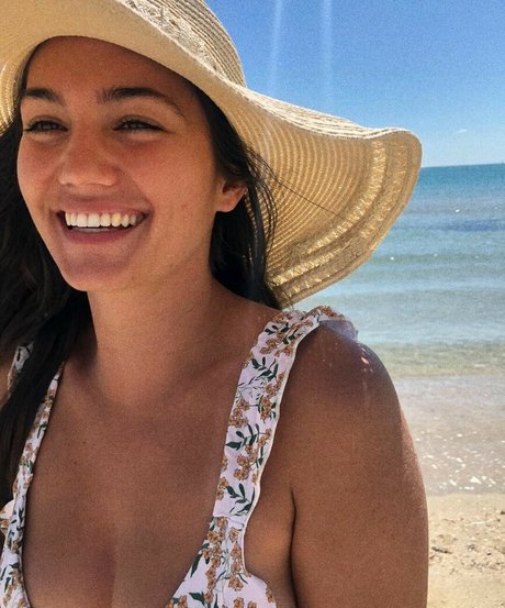 Ophelie Bau hot model photo