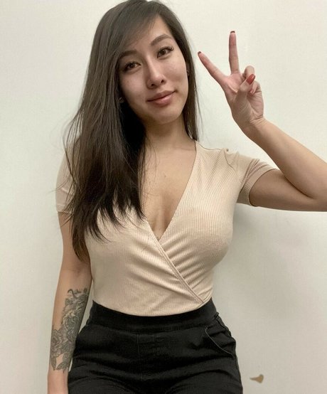 SpiiceTee star sexy pics