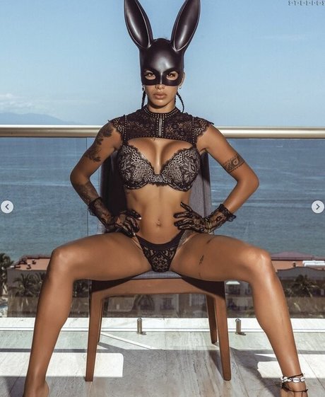 Yeinly Castro model beautiful img