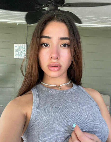 ggpleasee sex model picture