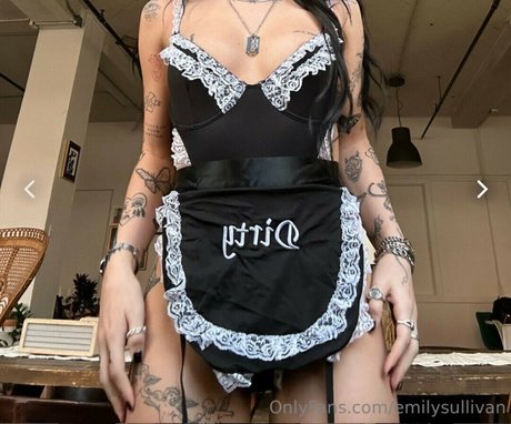 Emilysullivan hot actress pics