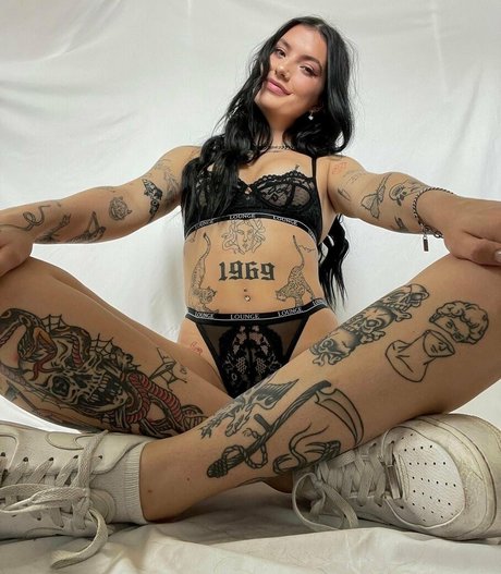 Emilysullivan model nude img