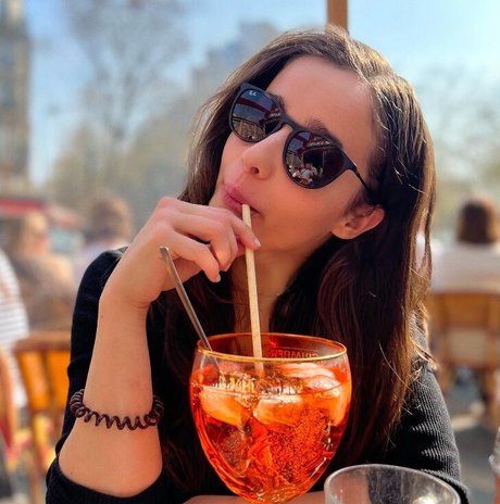 Holly Earl star nice galleries