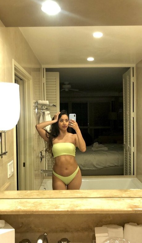 anamaxi pretty pornstar pics