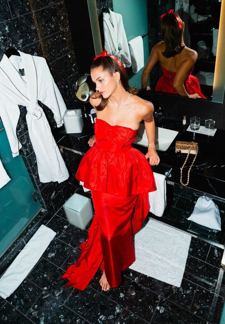 Chloe East model xxx photo